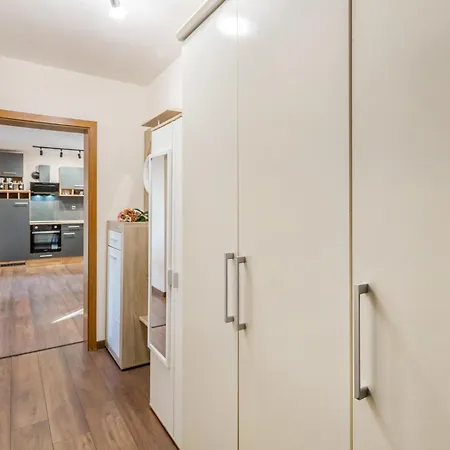 Nice In Vabriga With House Sea View Apartmán Tar-Vabriga