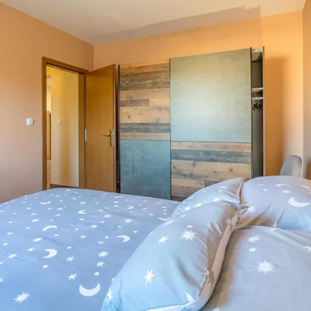 Nice In Vabriga With House Sea View Apartmán