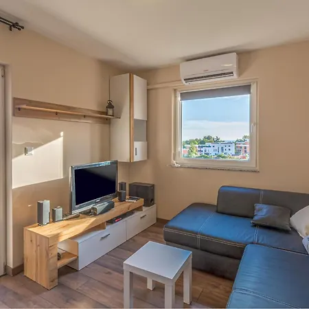 Nice In Vabriga With House Sea View Apartmán *